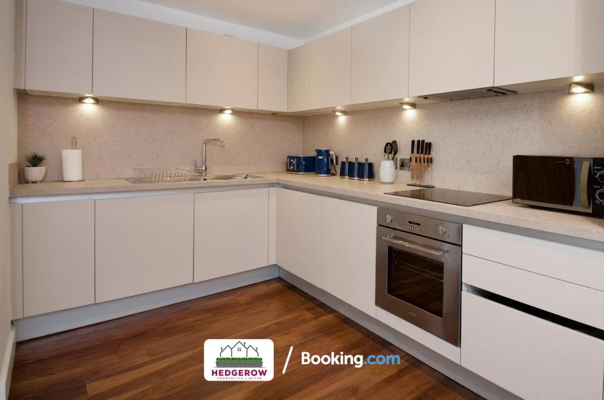 Image 2 of Exclusive Deal on 3-Night & Weekly Deal on 3-Bedroom Urban Loft by Hedgerow