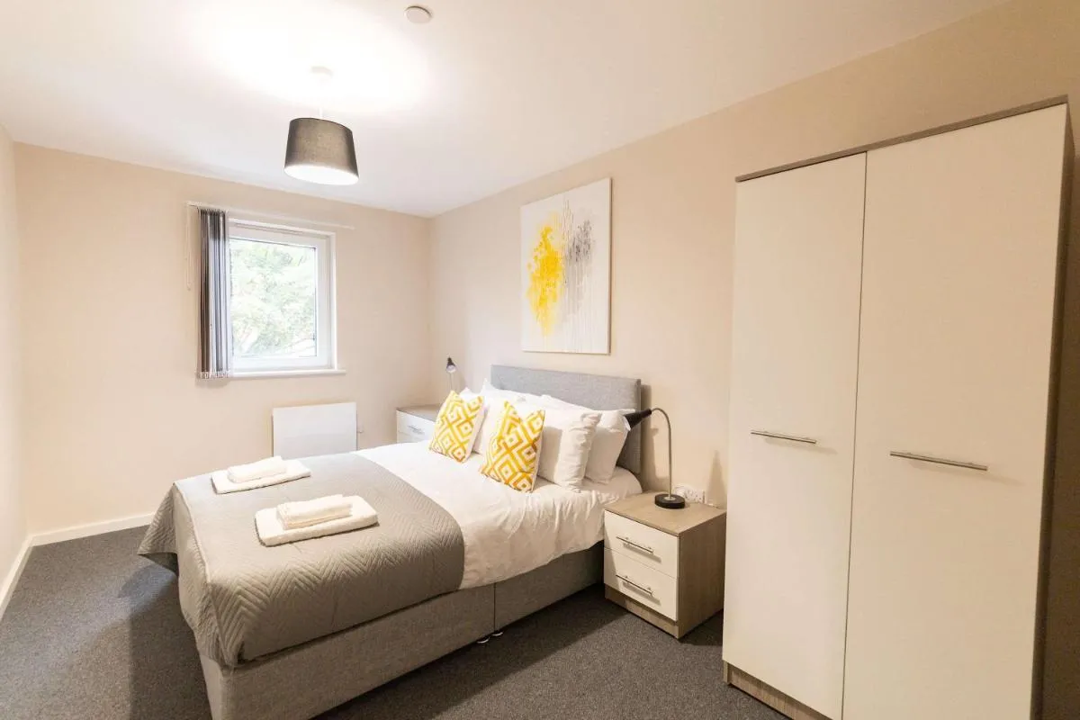 Image 2 of Fabulous 2 Bedroom Apartment in Machester