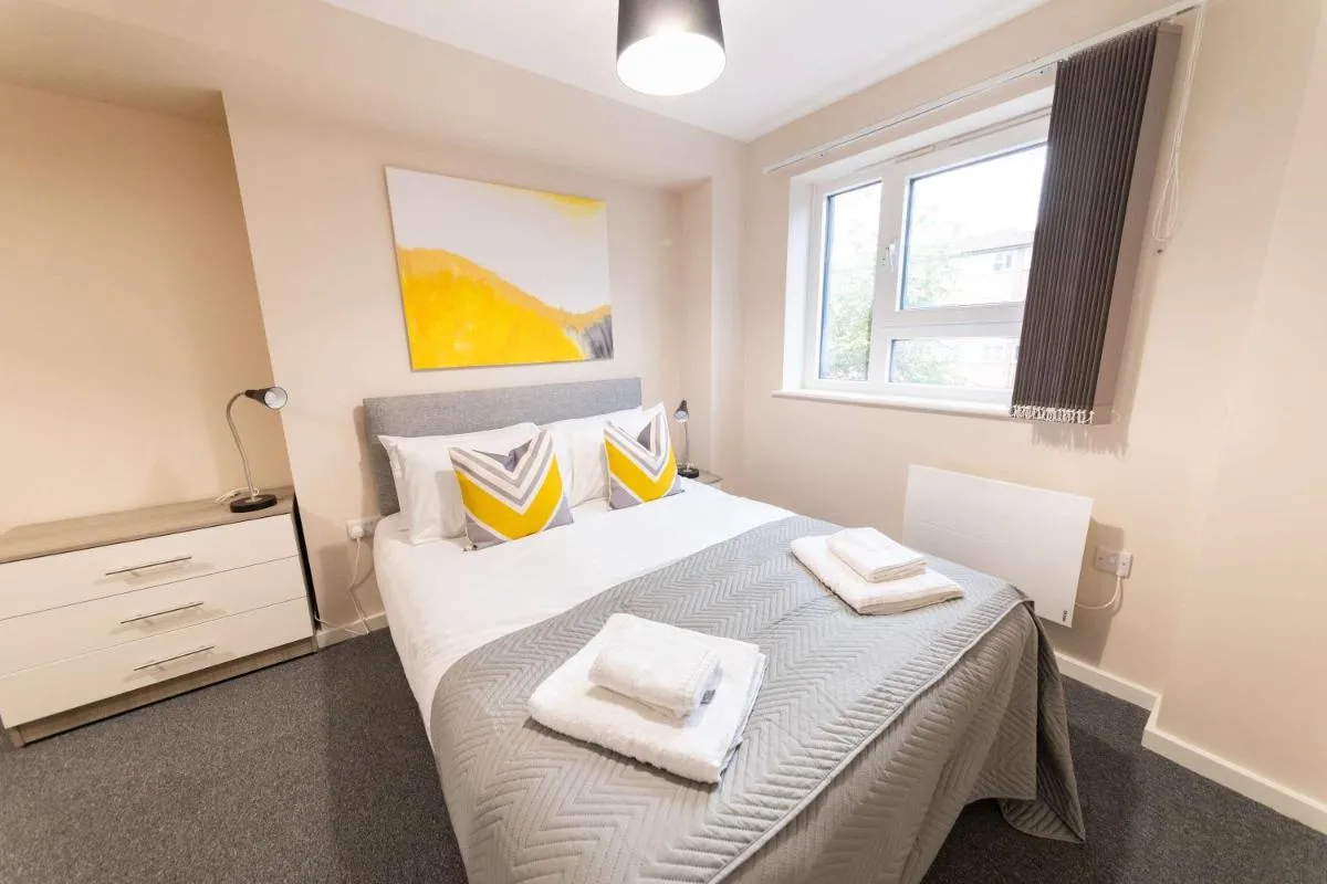 Image 3 of Fabulous 2 Bedroom Apartment in Machester