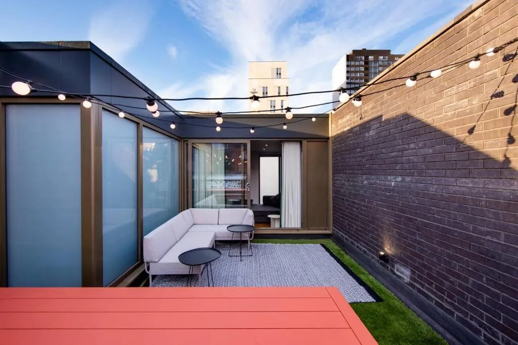 Image of Free Parking – Roof Terrace – Luxury Townhouse