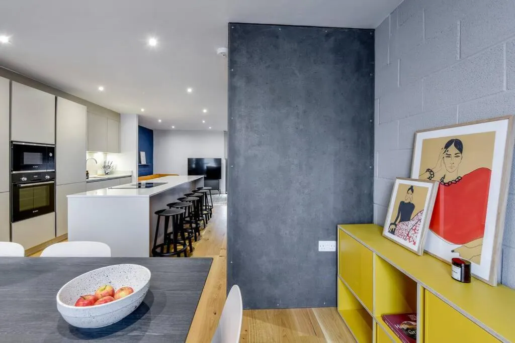 Image 3 of Free Parking – Roof Terrace – Luxury Townhouse