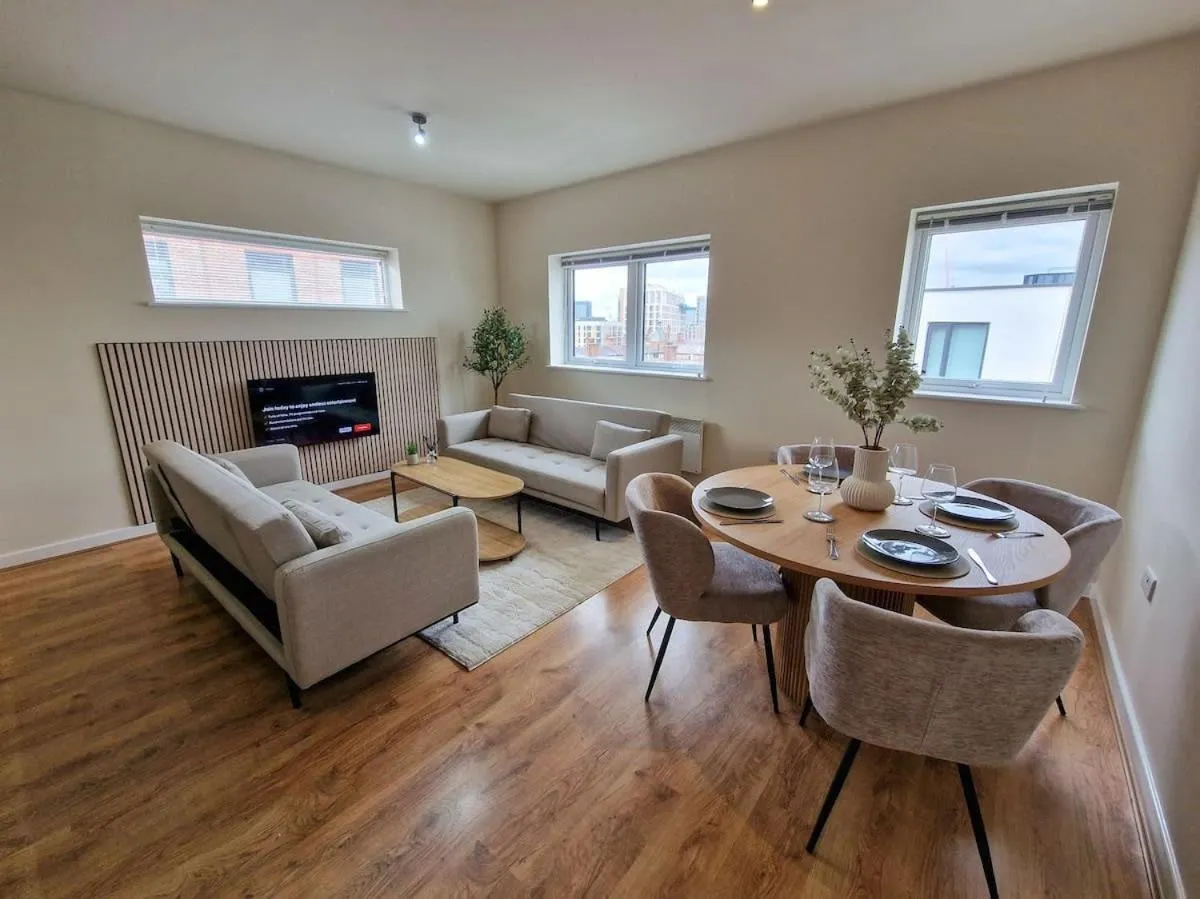 Image 1 of Free Parking Stunning City Centre Flat