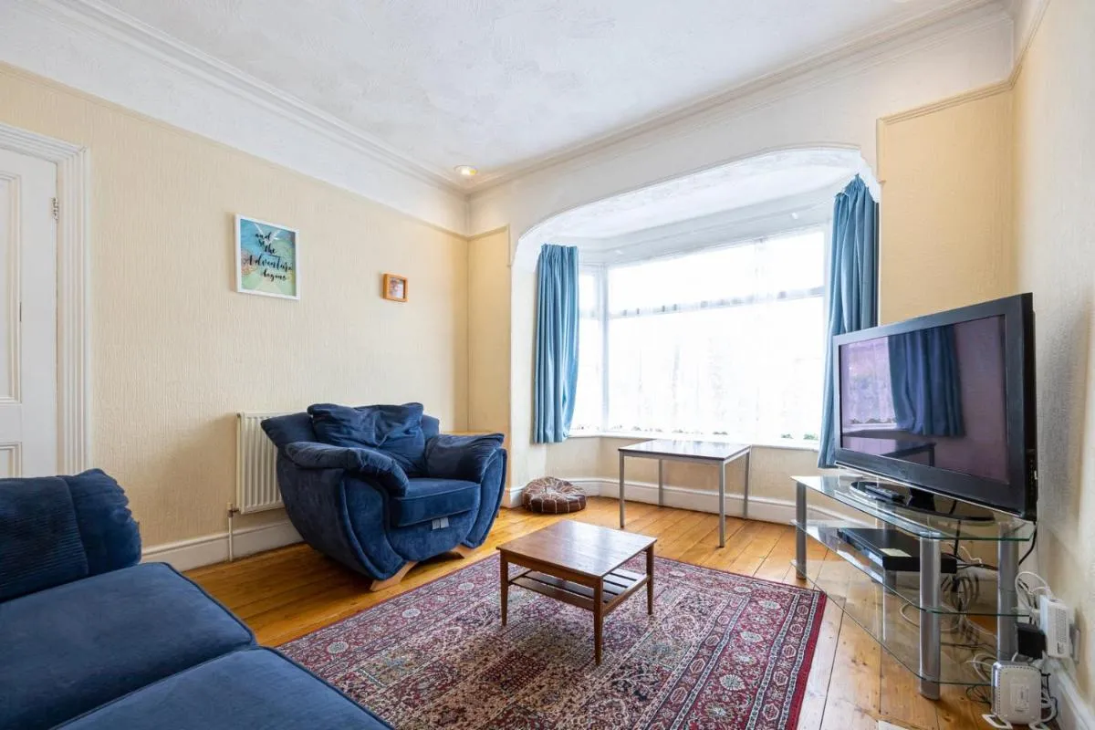 Image 5 of GuestReady – Enchanting life in Gorse Hill