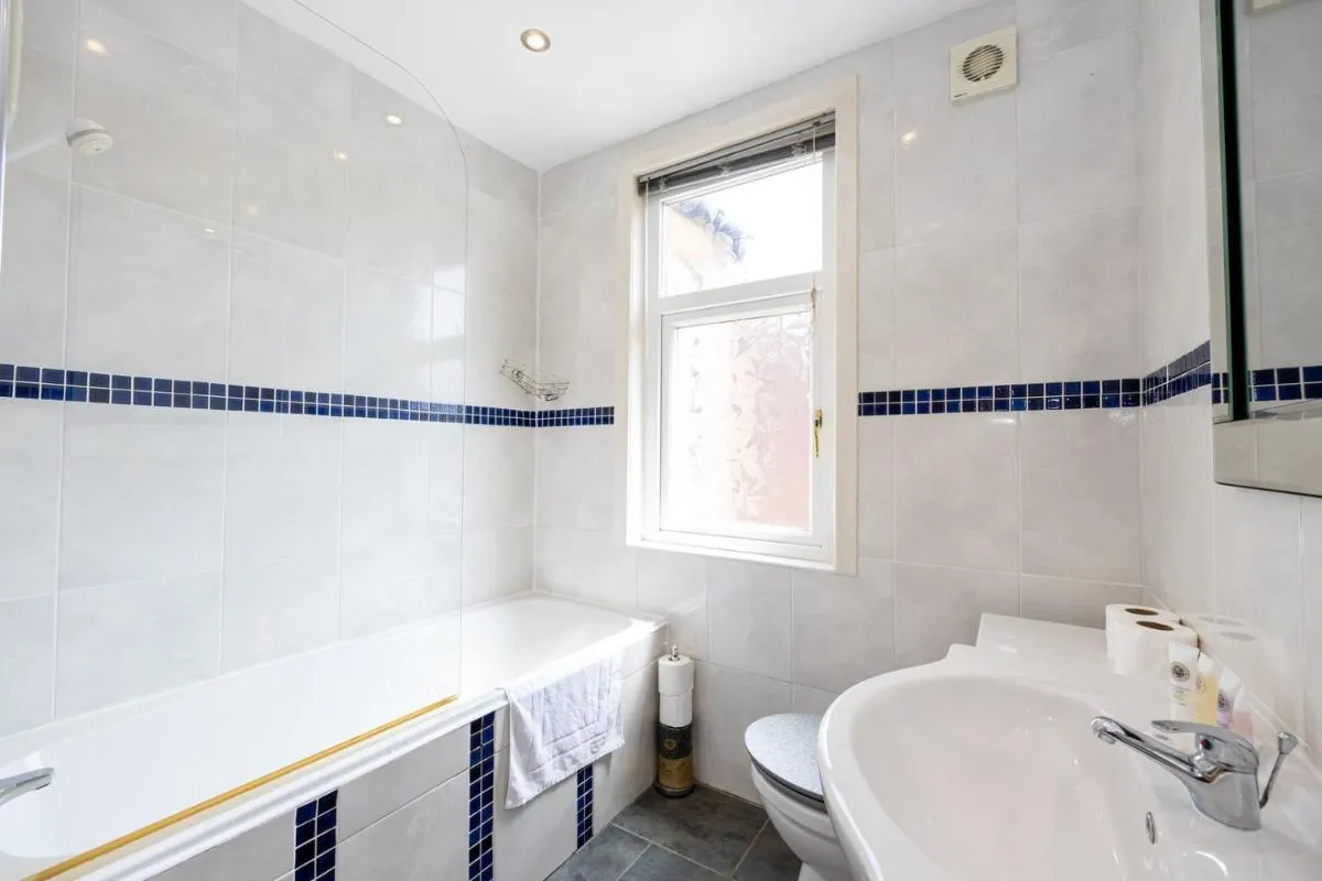 Image 2 of GuestReady – Enchanting life in Gorse Hill