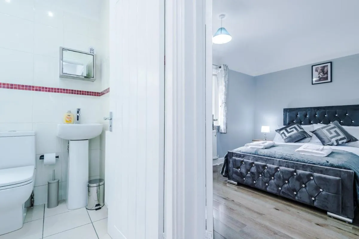 Image 4 of Home Away Apartment