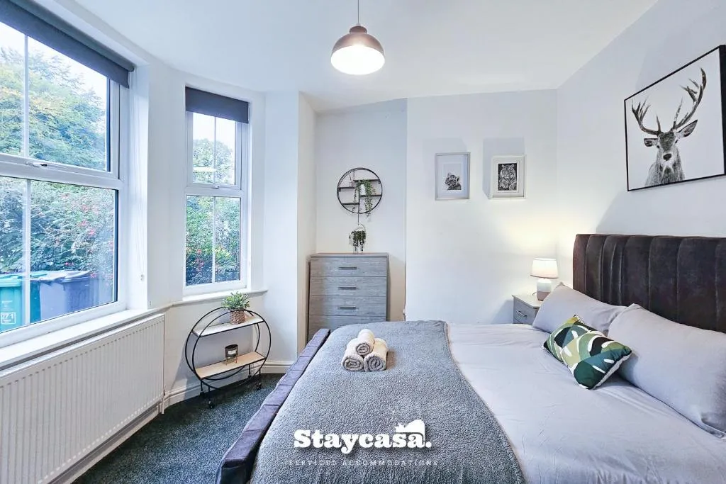 Image of Homey 6 Bedroom 4 Baths House Near Alexandra Park