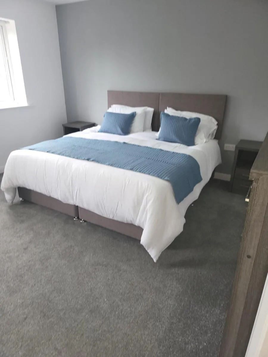 Image 4 of Immaculate 7 Bed House in Ashton-under-Lyne OL7
