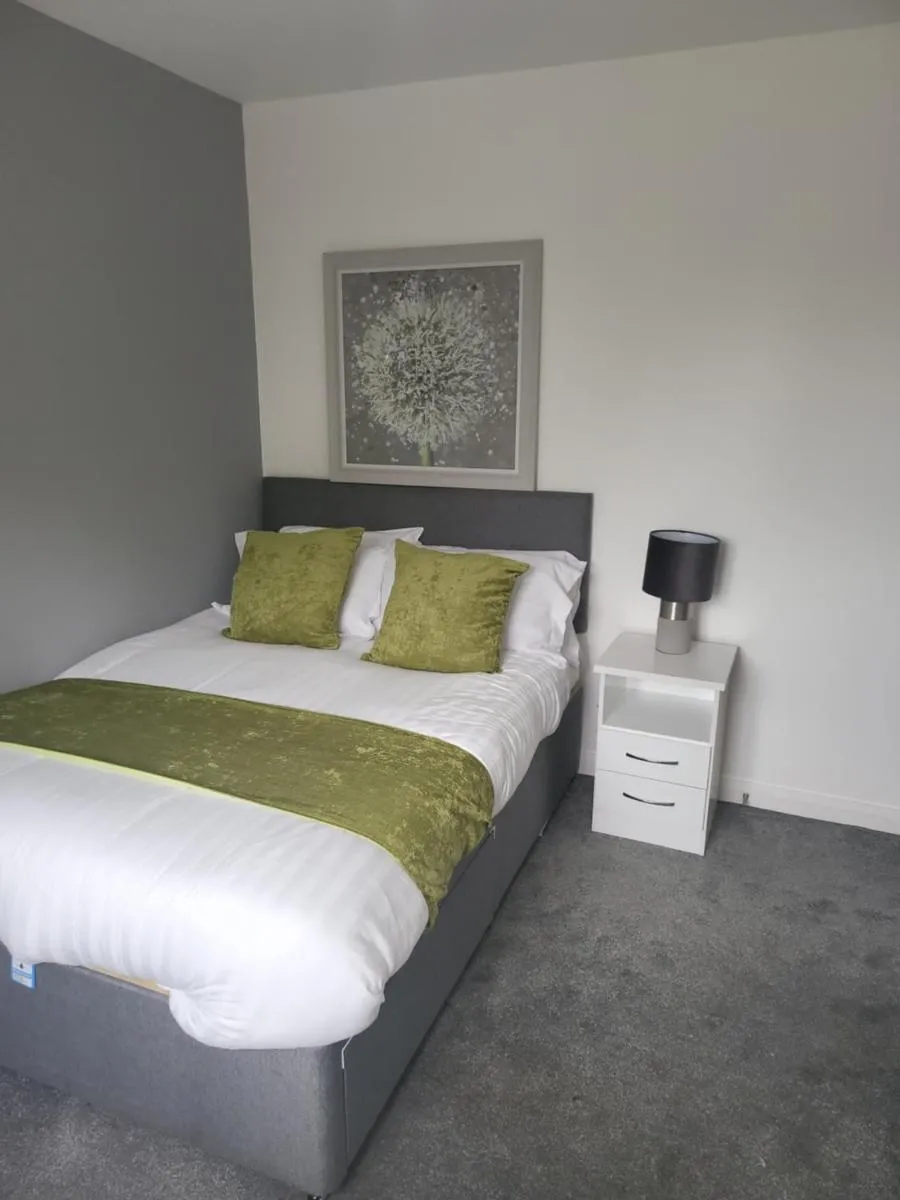 Image 5 of Immaculate 7 Bed House in Ashton-under-Lyne OL7