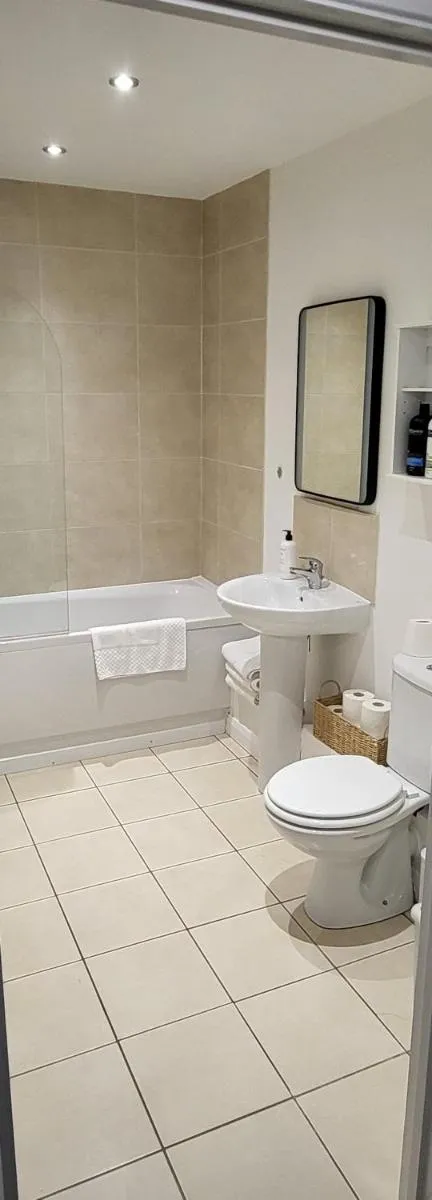 Image 2 of Immaculate 7 Bed House in Ashton-under-Lyne OL7