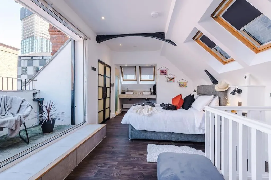 Image of Incredible 3Bed Townhouse, Rooftop Patio, Sleeps 6