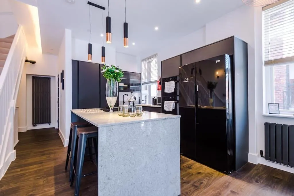 Image 3 of Incredible 3Bed Townhouse, Rooftop Patio, Sleeps 6