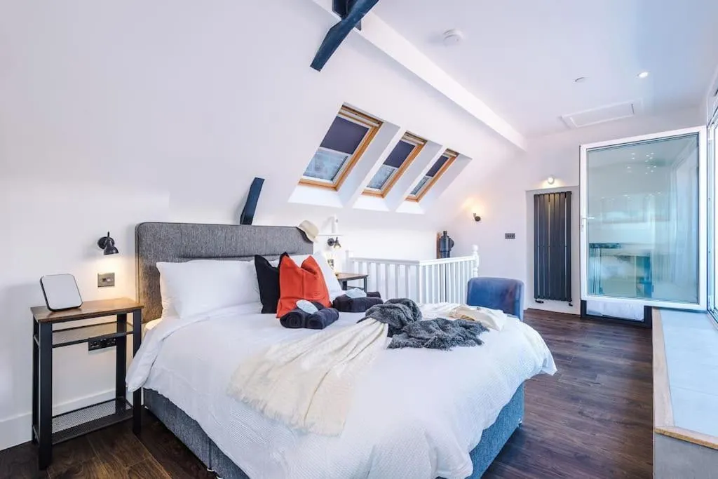 Image 5 of Incredible 3Bed Townhouse, Rooftop Patio, Sleeps 6