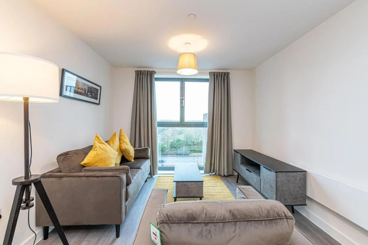 Image 4 of Insignia Apartments
