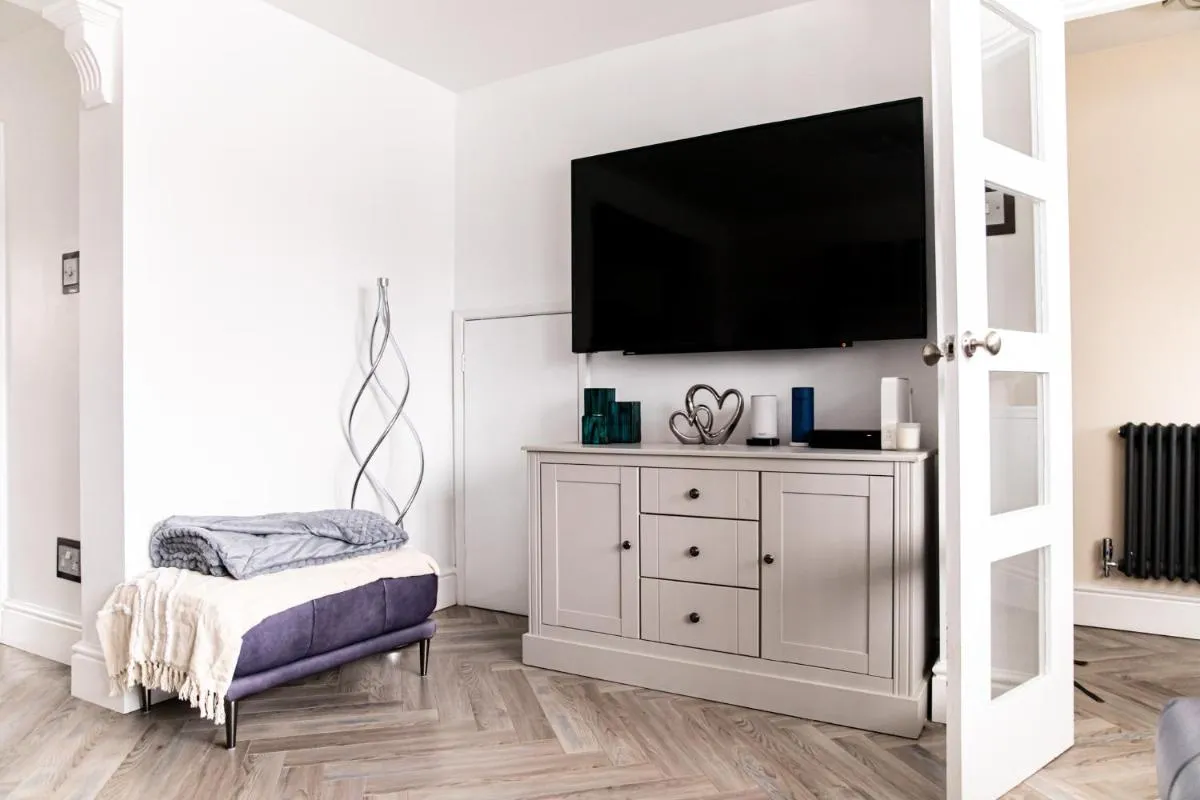 Image 4 of Inviting 3-Bed House in Manchester