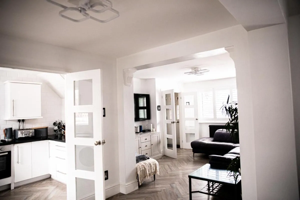 Image 3 of Inviting 3-Bed House in Manchester