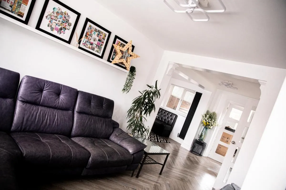 Image 2 of Inviting 3-Bed House in Manchester