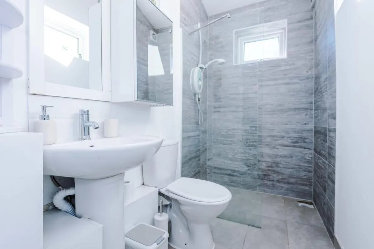 Image 4 of Large 4 Bedroom Home With Free Parking near MediaCityUK