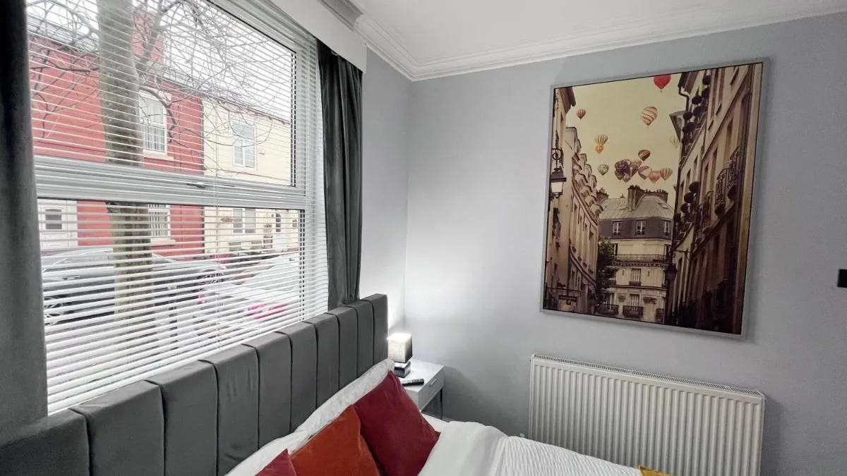 Image 6 of Large 4 Bedroom TownHouse with Free Parking Near MCR Center