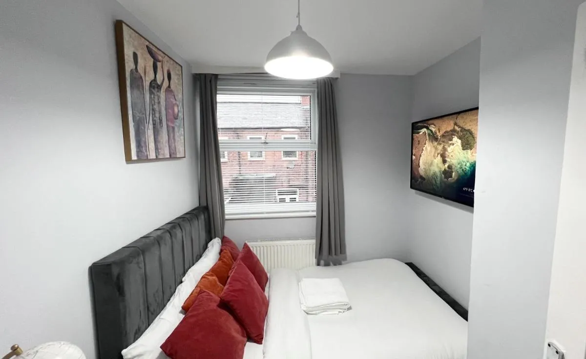 Image 2 of Large 4 Bedroom TownHouse with Free Parking Near MCR Center
