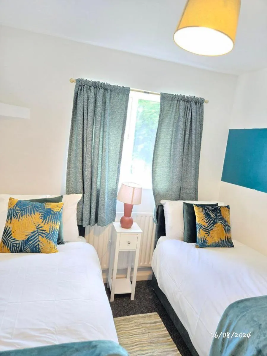 Image 3 of Laurel Three Bed House with Free Parking