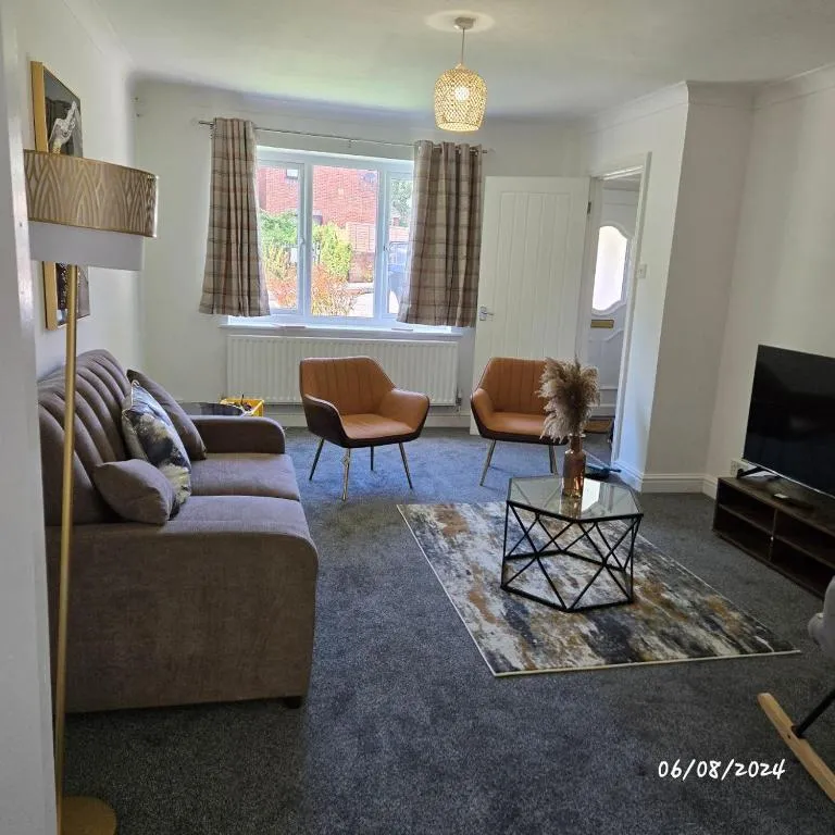 Image of Laurel Three Bed House with Free Parking