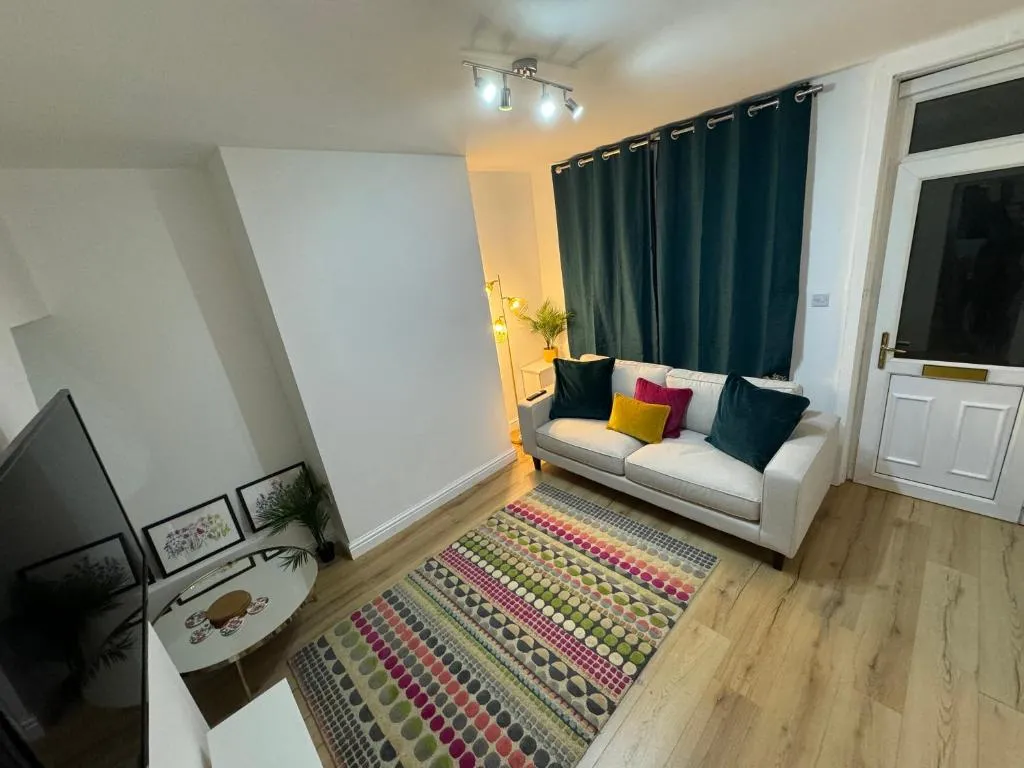 Image of Levenshulme House – 2 Bedroom – Sleeps 6 – Free Parking & WiFi