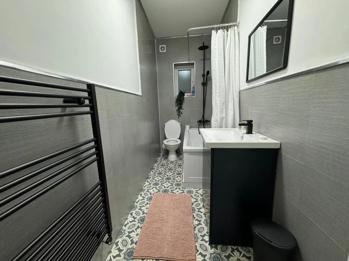 Image 4 of Levenshulme House – 2 Bedroom – Sleeps 6 – Free Parking & WiFi