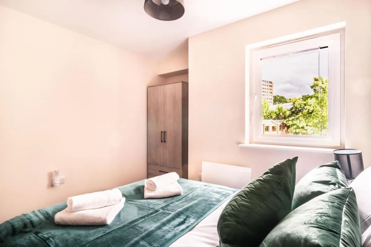 Image 2 of Lovely 2 Bedroom Manchester Apartment