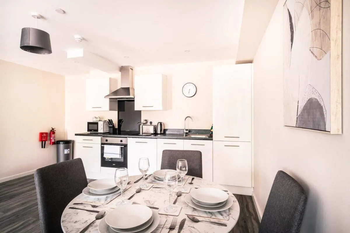 Image 3 of Lovely 2 Bedroom Manchester Apartment
