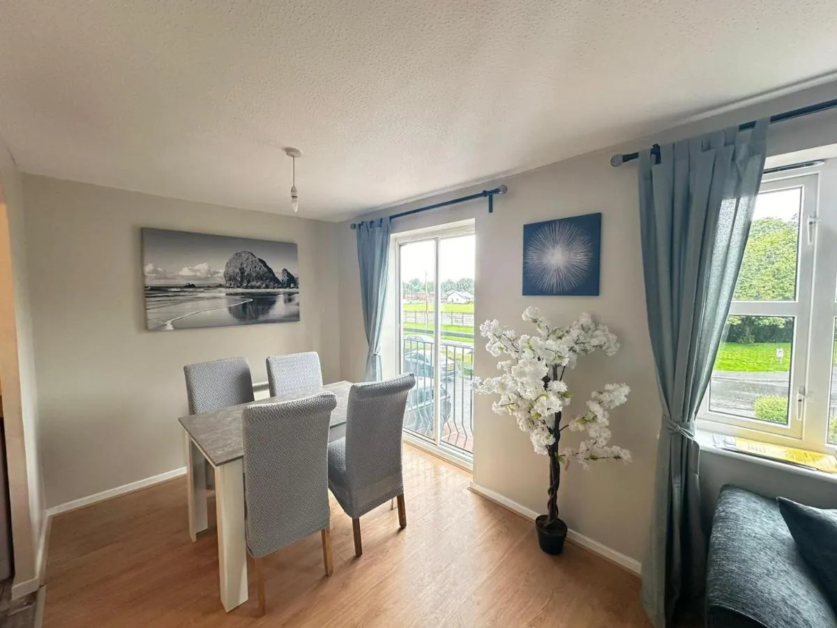 Image 3 of Lovely 2 Dbl bed apartment near Heaton Park and North Manchester Hospital with parking