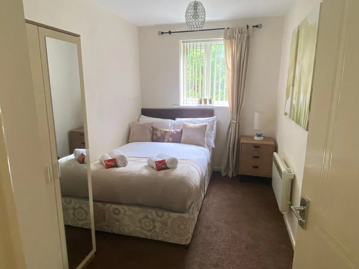 Image 6 of Lovely 2 Dbl bed apartment near Heaton Park and North Manchester Hospital with parking