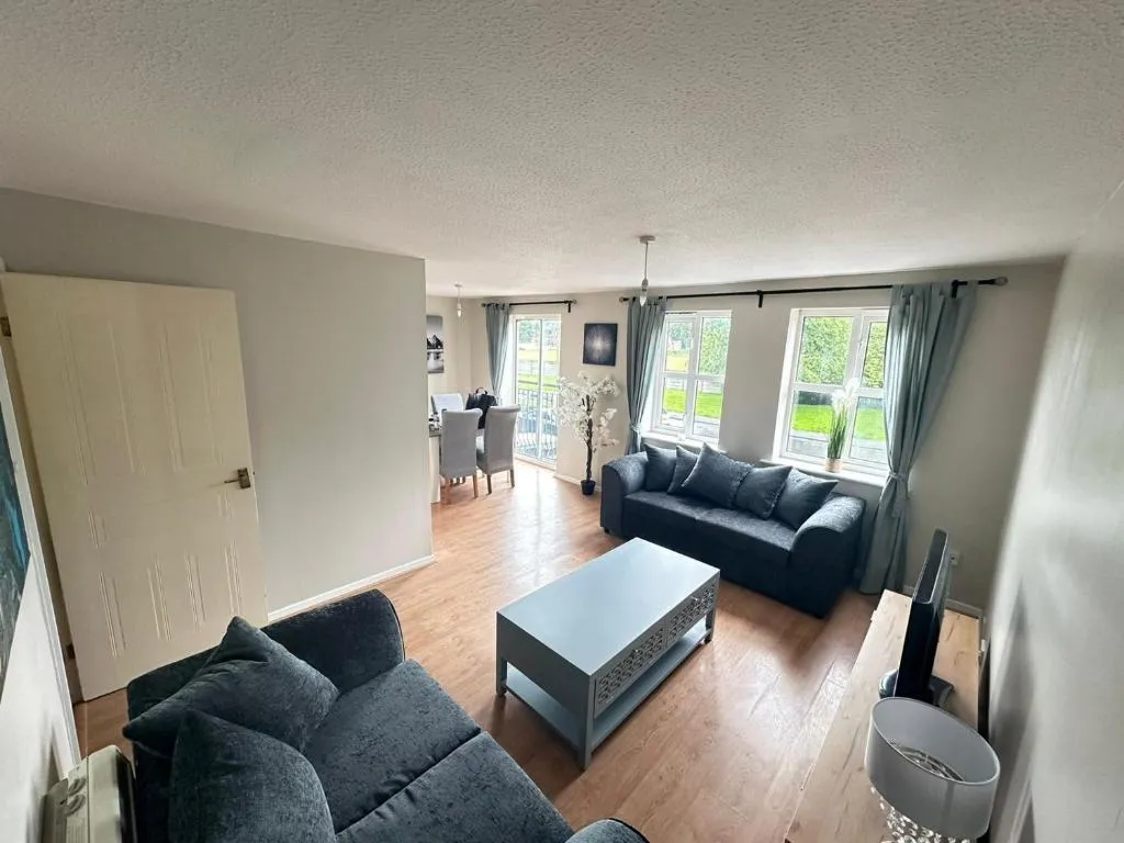 Image of Lovely 2 Dbl bed apartment near Heaton Park and North Manchester Hospital with parking