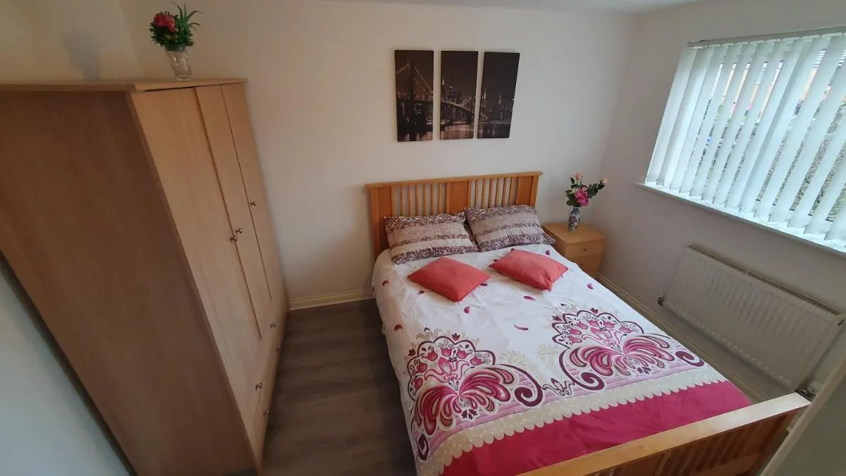 Image 5 of Lovely 3 Bedroom House Manchester