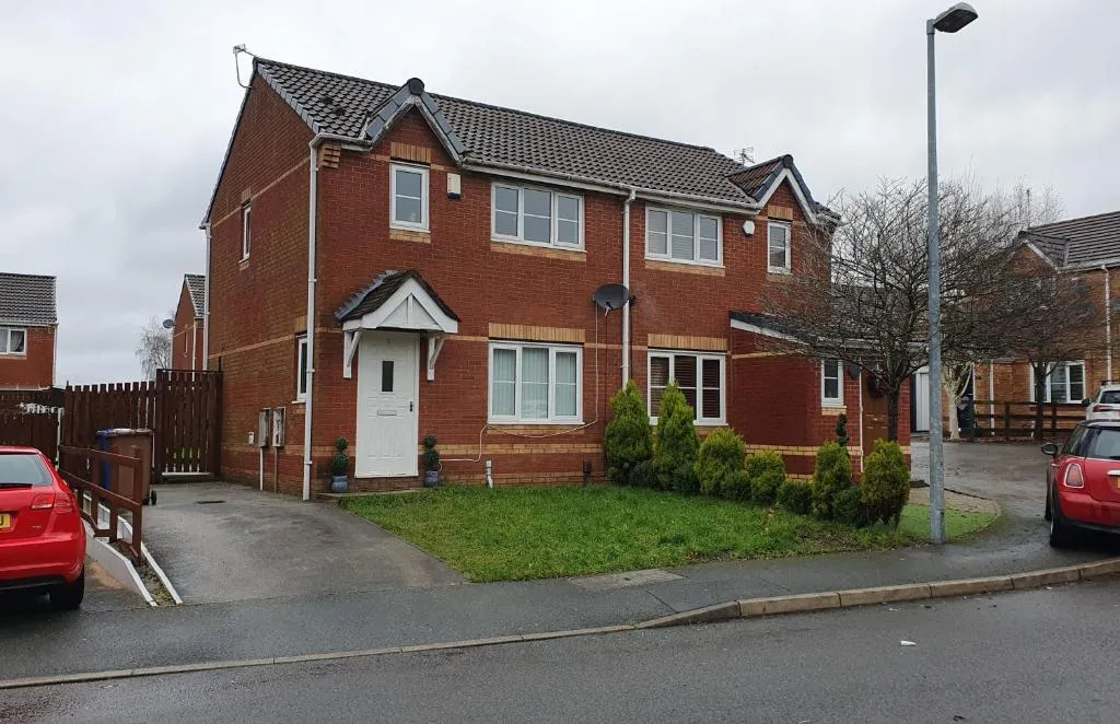 Image of Lovely 3 Bedroom House Manchester