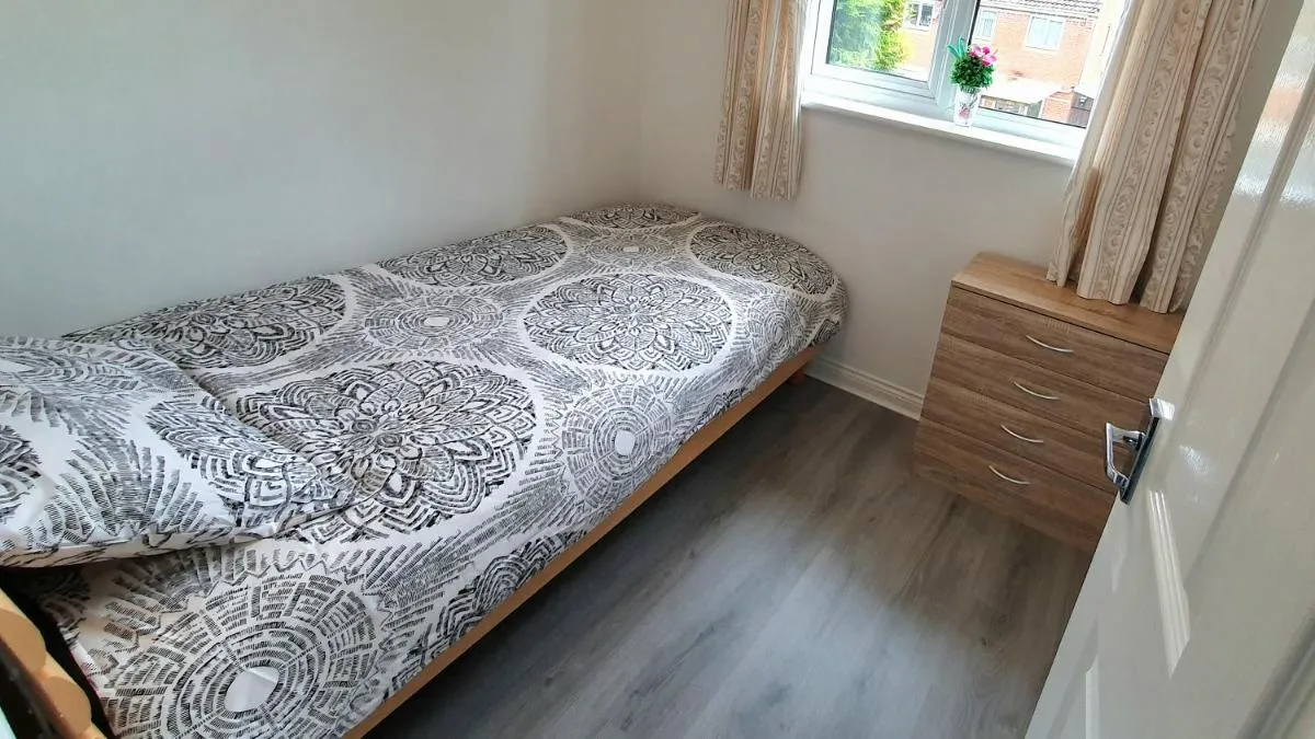 Image 6 of Lovely 3 Bedroom House Manchester