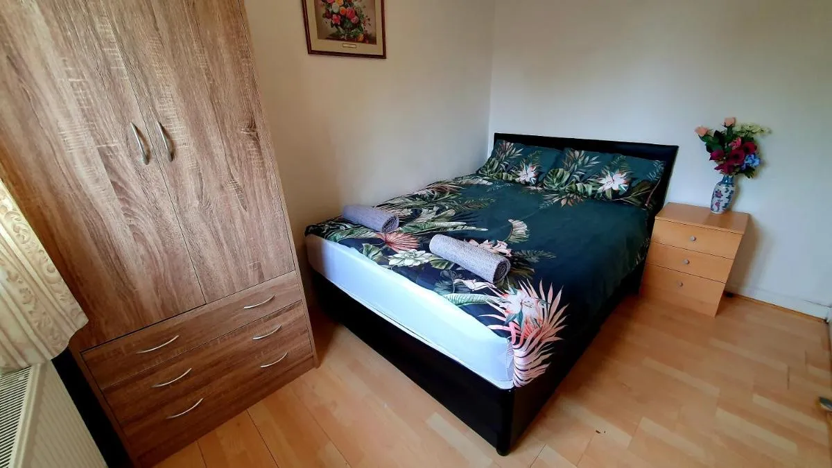 Image 3 of Lovely 3 Bedroom House Manchester