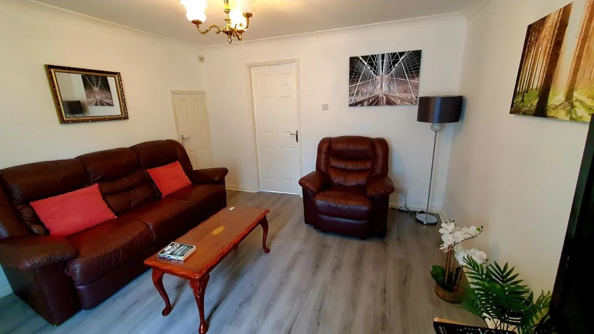 Image 2 of Lovely 3 Bedroom House Manchester