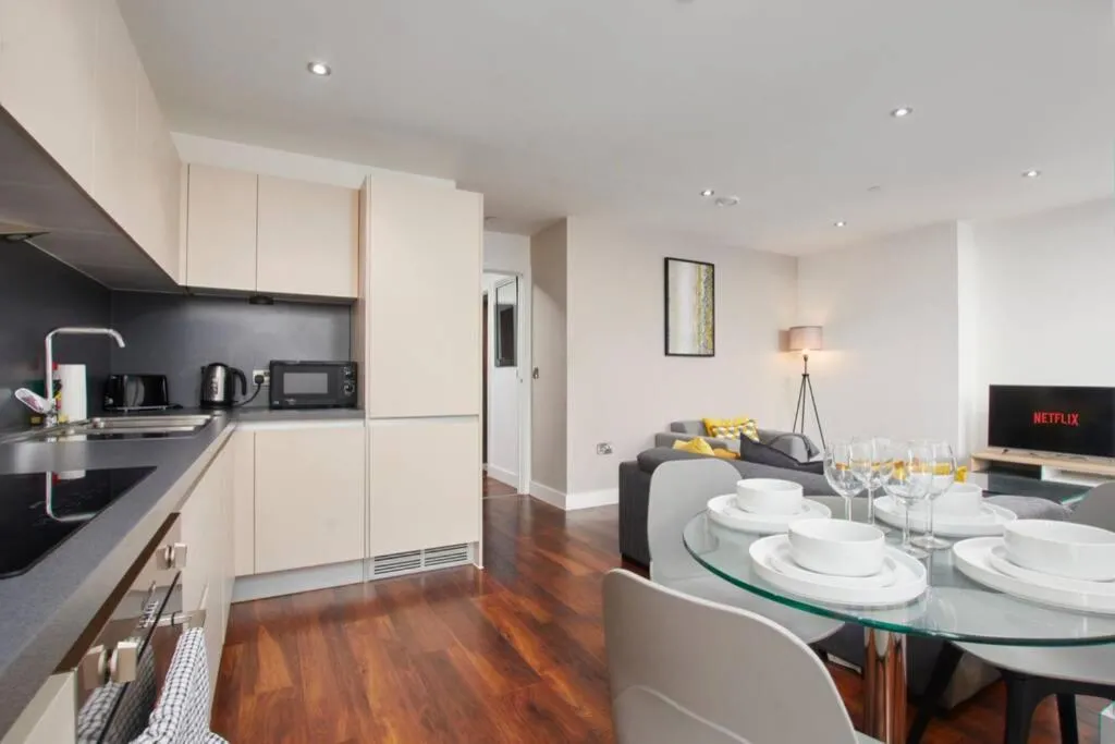 Image 3 of Lovely Apartment – Private Parking – Stadium Views