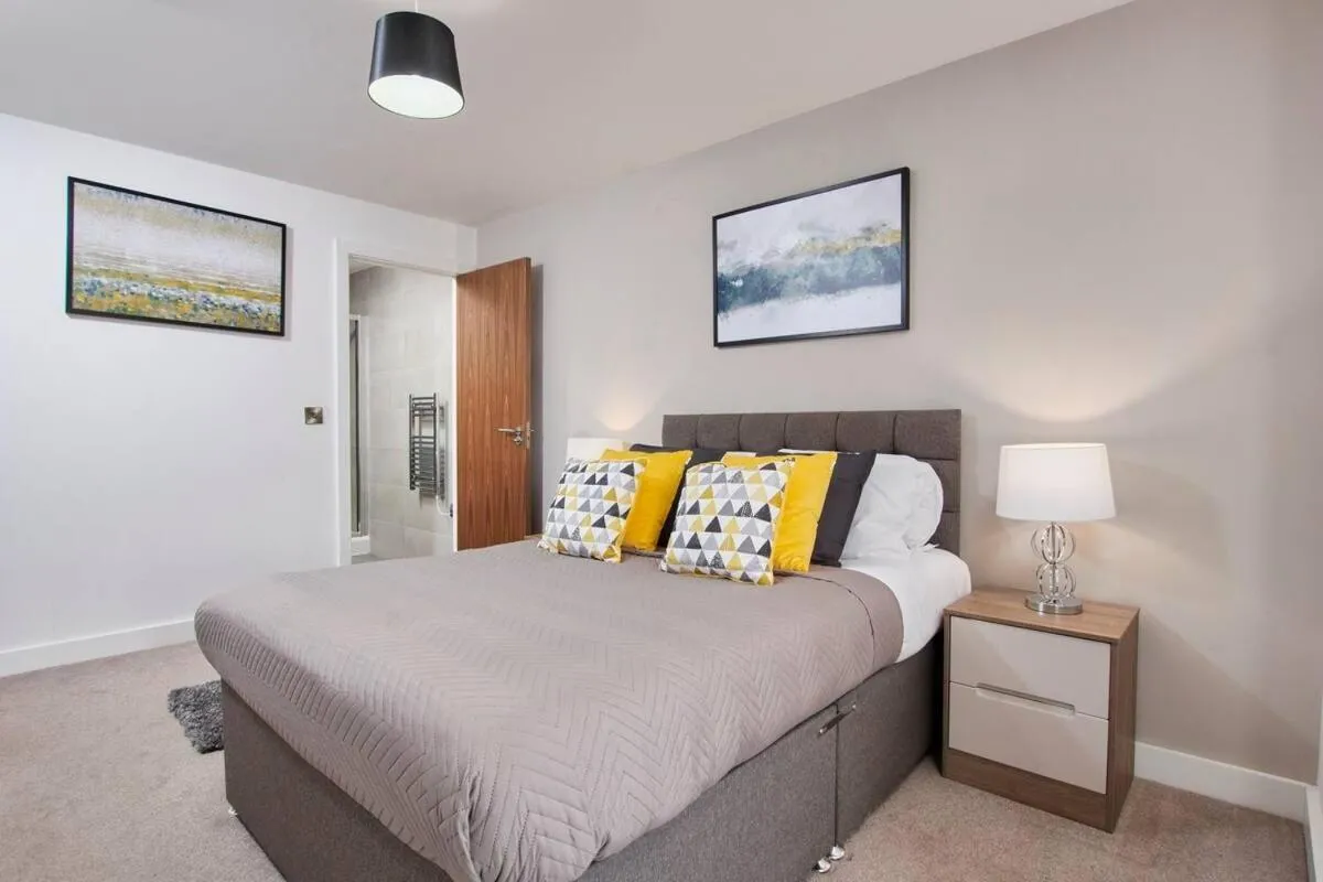 Image 6 of Lovely Central Abode – Amazing Views – Parking