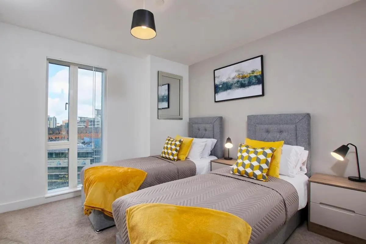 Image 2 of Lovely Central Abode – Amazing Views – Parking