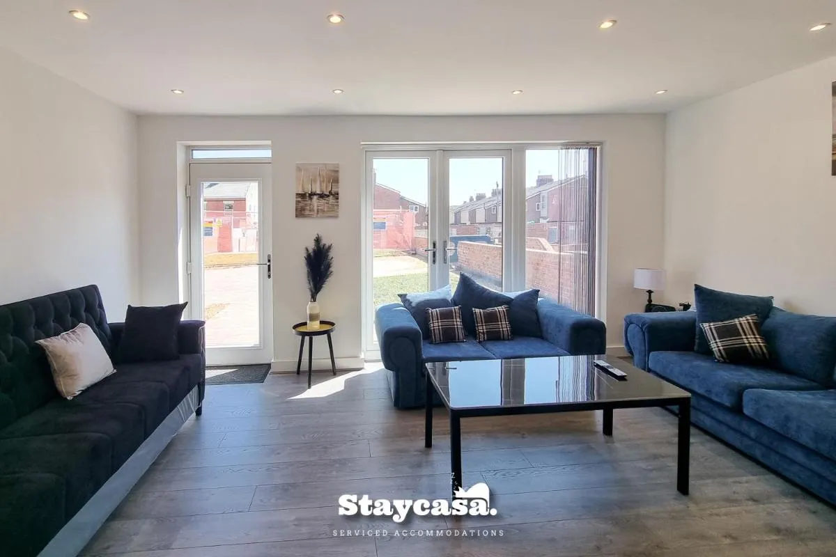 Image 3 of Lovely Modernist 4 Bed House