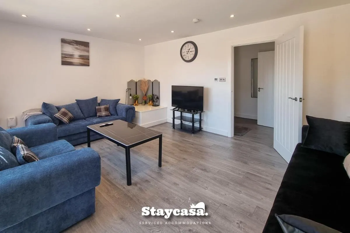 Image 4 of Lovely Modernist 4 Bed House