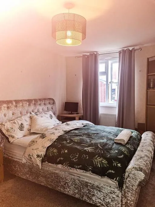 Image 3 of Lovely, spacious 1-bedroom apartment with *free parking