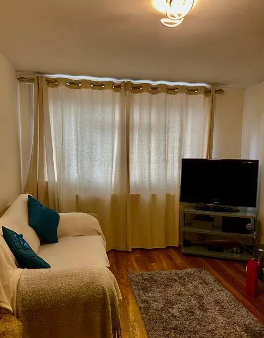 Image 6 of Lovely, spacious 1-bedroom apartment with *free parking