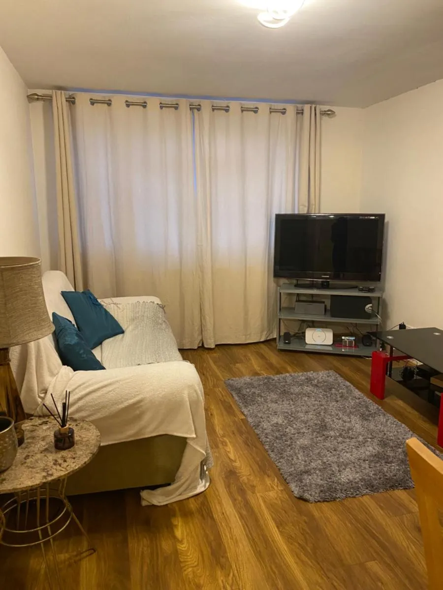 Image 1 of Lovely, spacious 1-bedroom apartment with *free parking