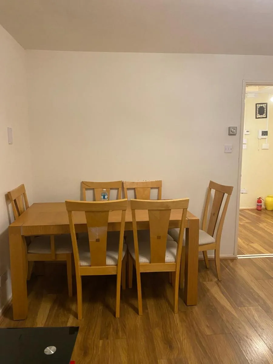 Image 2 of Lovely, spacious 1-bedroom apartment with *free parking