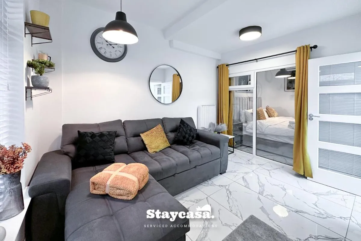 Image 2 of Luxurious 1 Bedroom Apartment Sleeps 3-4