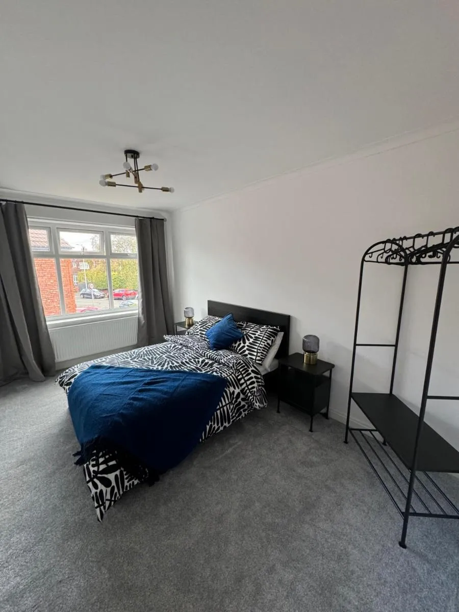 Image 5 of Luxurious Manchester Mansion with 5 Bedrooms
