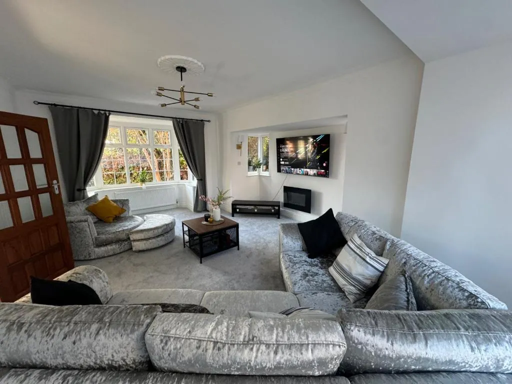 Image of Luxurious Manchester Mansion with 5 Bedrooms