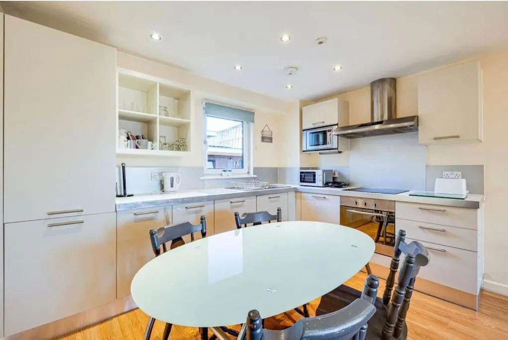Image 2 of Luxury 2BR Apartment – Prime Location – Parking
